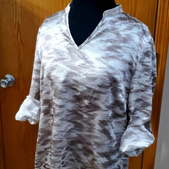 Chicos traveler's collection animal print light tunic top tan and grey - Picture 1 of 9